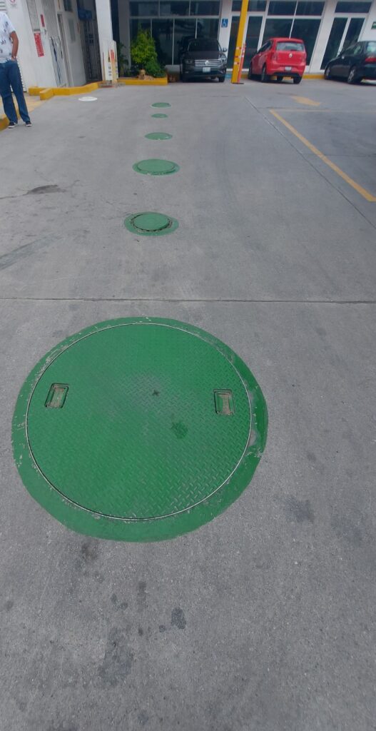 Ubicación de un tanque horizontal en una gasolinera